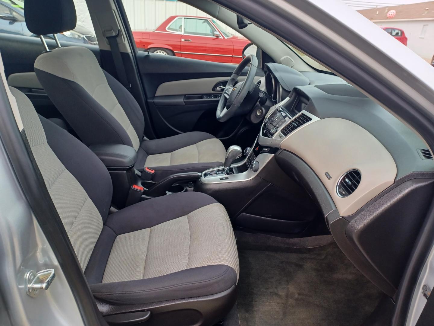 2015 SILVER /GRAY AND BLACK Chevrolet Cruze LS (1G1PA5SGXF7) with an 1.8L GAS I4 engine, 6-Speed Automatic transmission, located at 2001 E. Lancaster, Ft. Worth, 76103, (817) 336-7000, 32.746181, -97.301018 - Photo#18